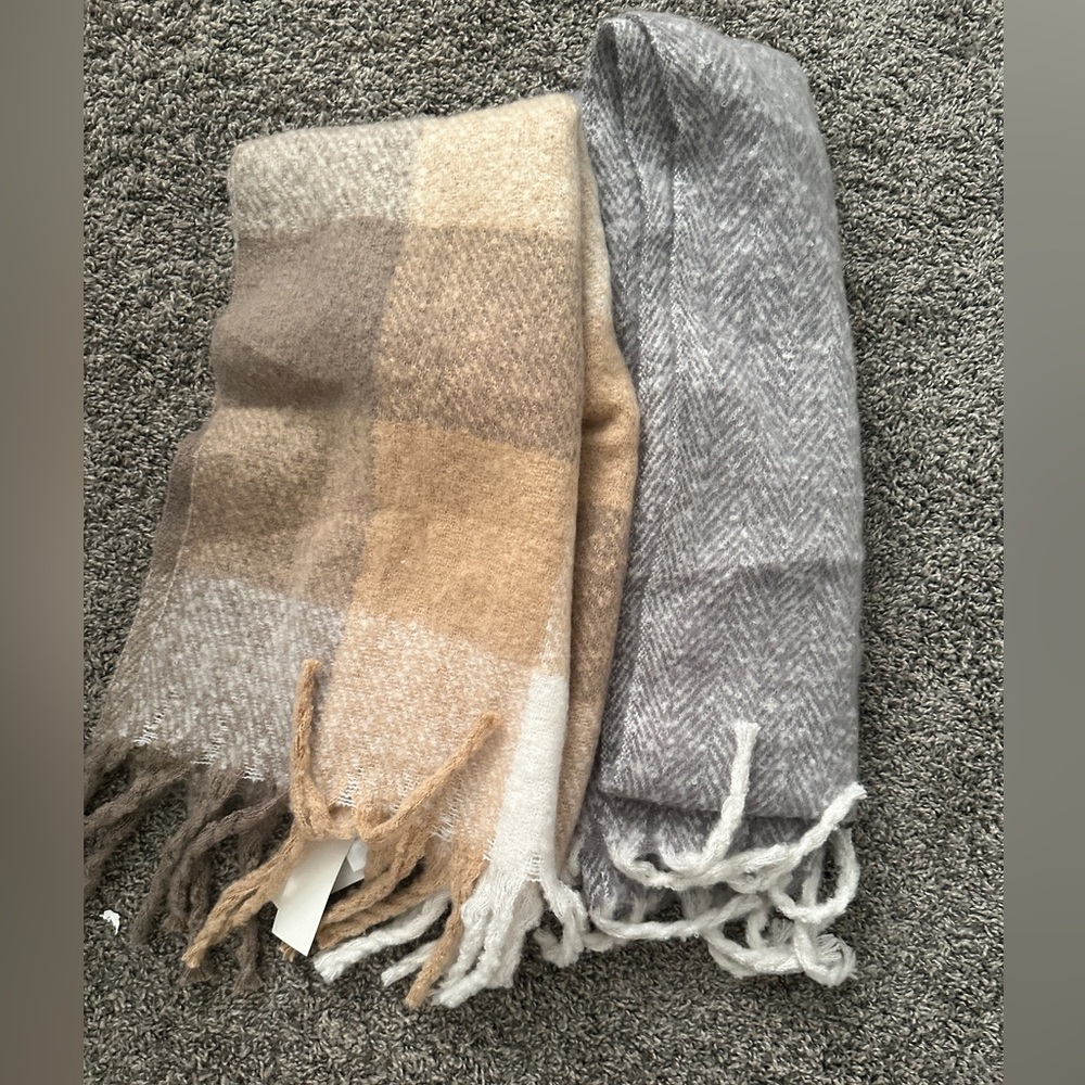 Abercrombie & fitch scarves